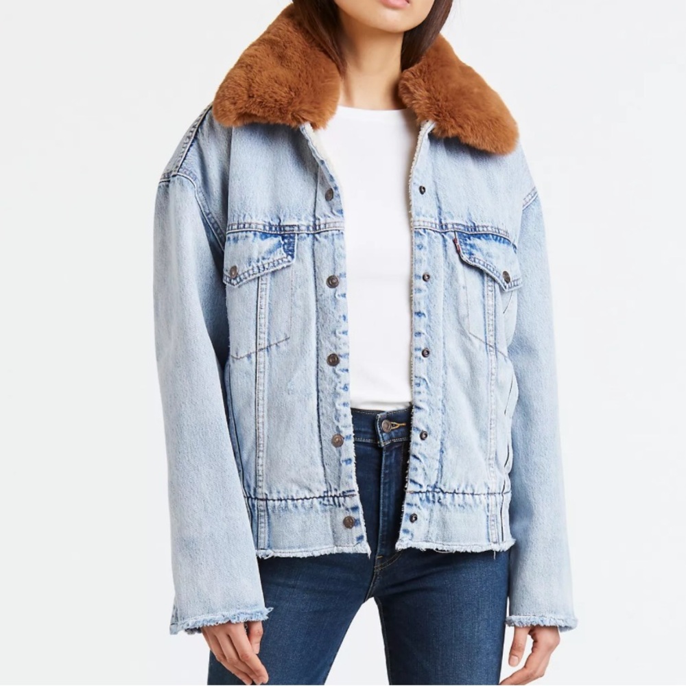 Levi Oversized Sherpa Trucker Jacket